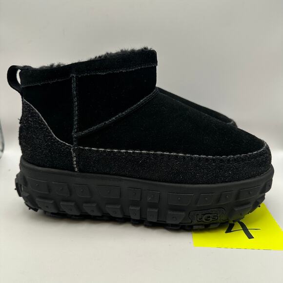 UGG Women's 8 Venture Daze Ultra Mini Black 1158200 TIRE BOOT - Picture 3 of 7